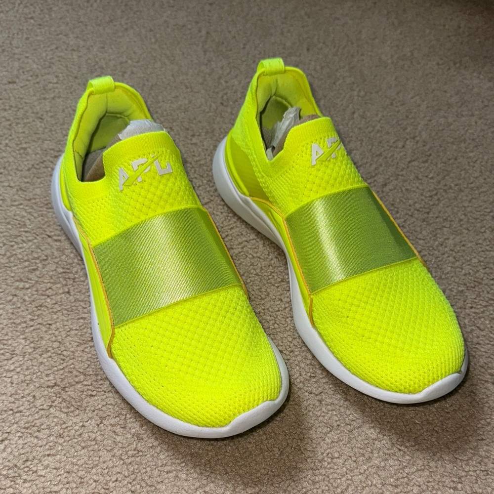 APL Techloom Bliss sneaker women’s size 5 energy white